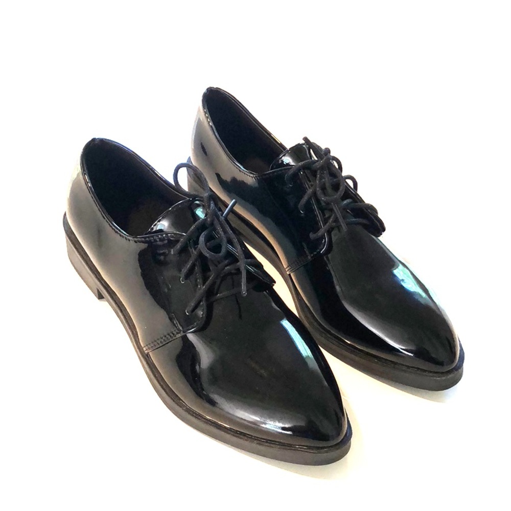 Women’s black Oxford shoes